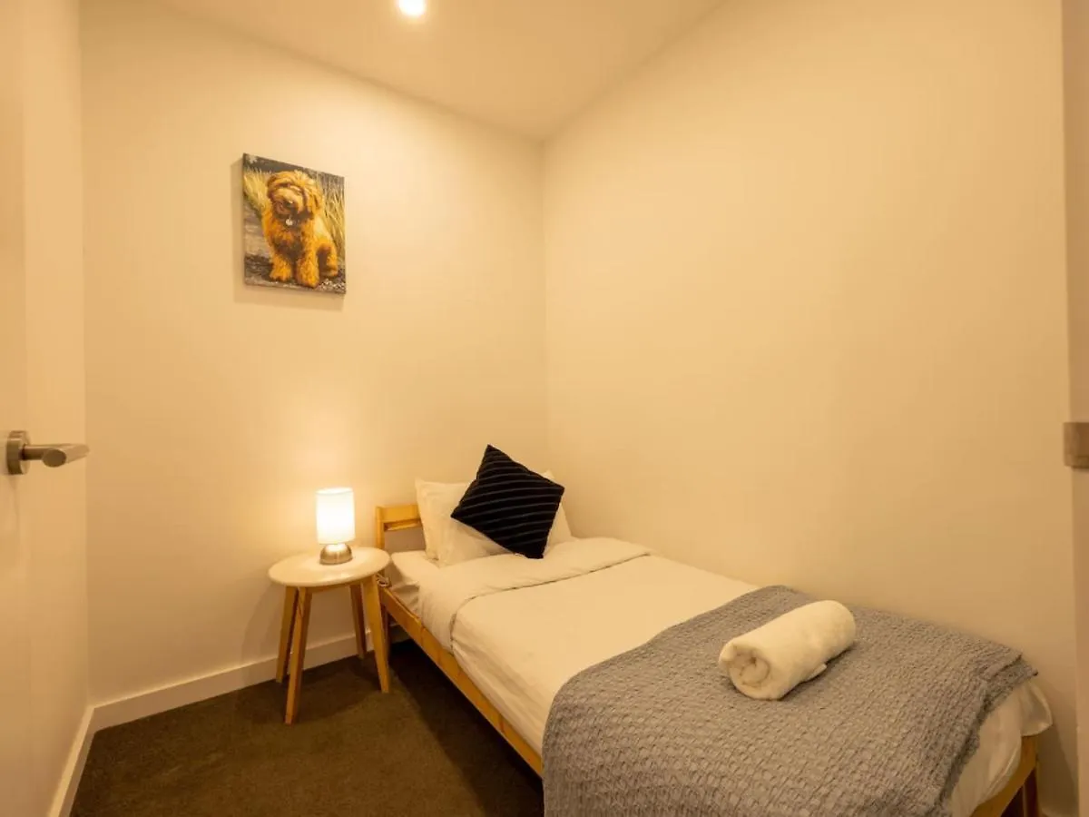 Cbd 3B2B Suite Near Everything With Parking And Balcony Brisbane 0*,