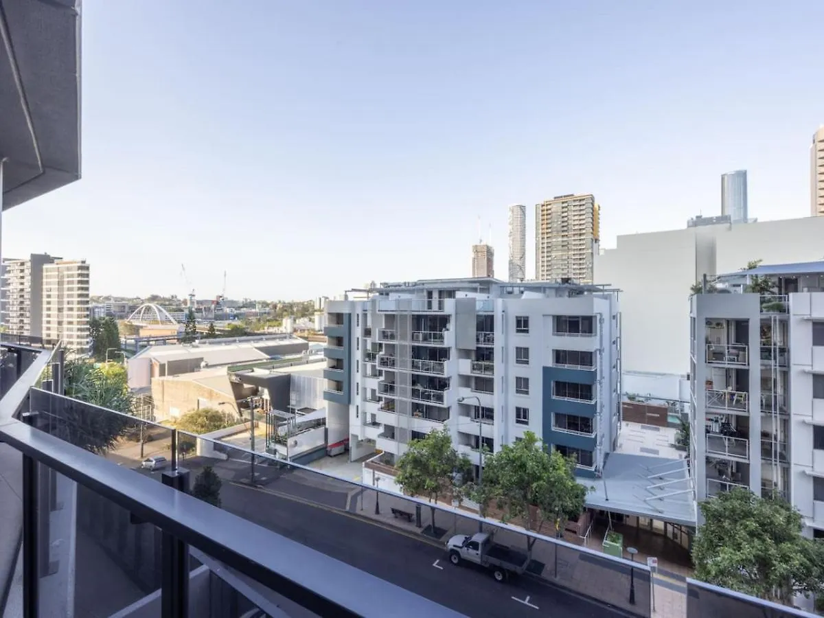 Cbd 3B2B Suite Near Everything With Parking And Balcony Brisbane 0*,  Australia