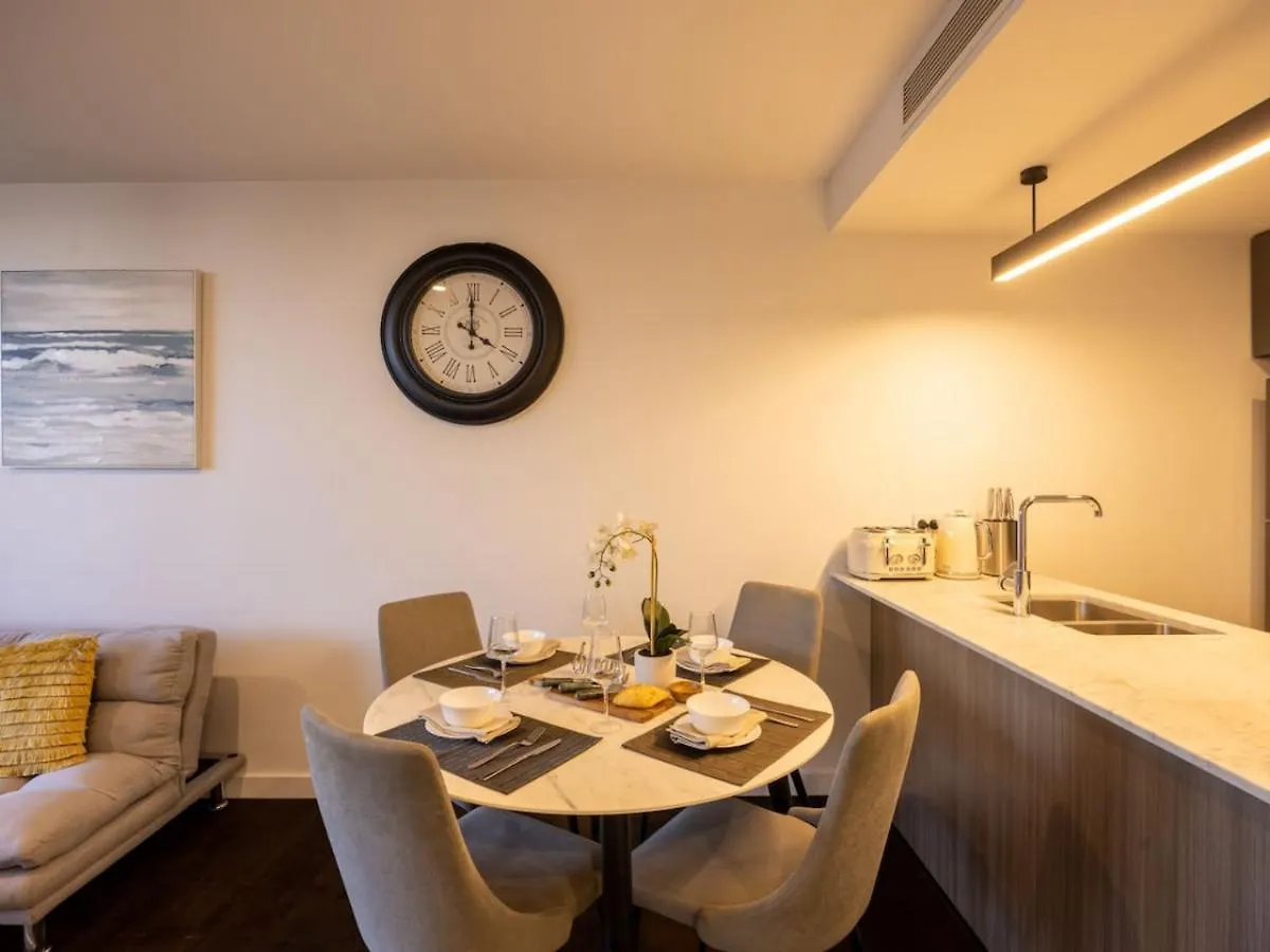 Apartment Cbd 3B2B Suite Near Everything With Parking And Balcony Brisbane