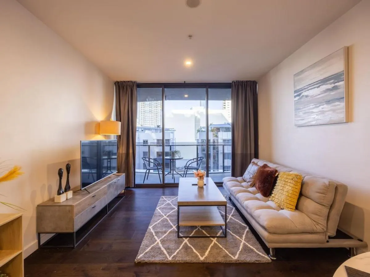 Cbd 3B2B Suite Near Everything With Parking And Balcony Brisbane Apartment