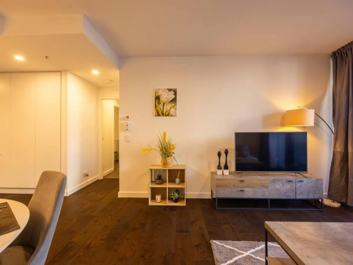 Cbd 3B2B Suite Near Everything With Parking And Balcony Brisbane